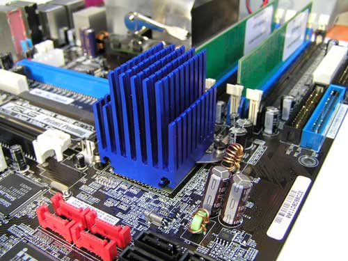 Zalman Heatsink on ASUS A8N-SLI deluxe Motherboard Zalman Heatsink on ASUS A8N-SLI deluxe Motherboard